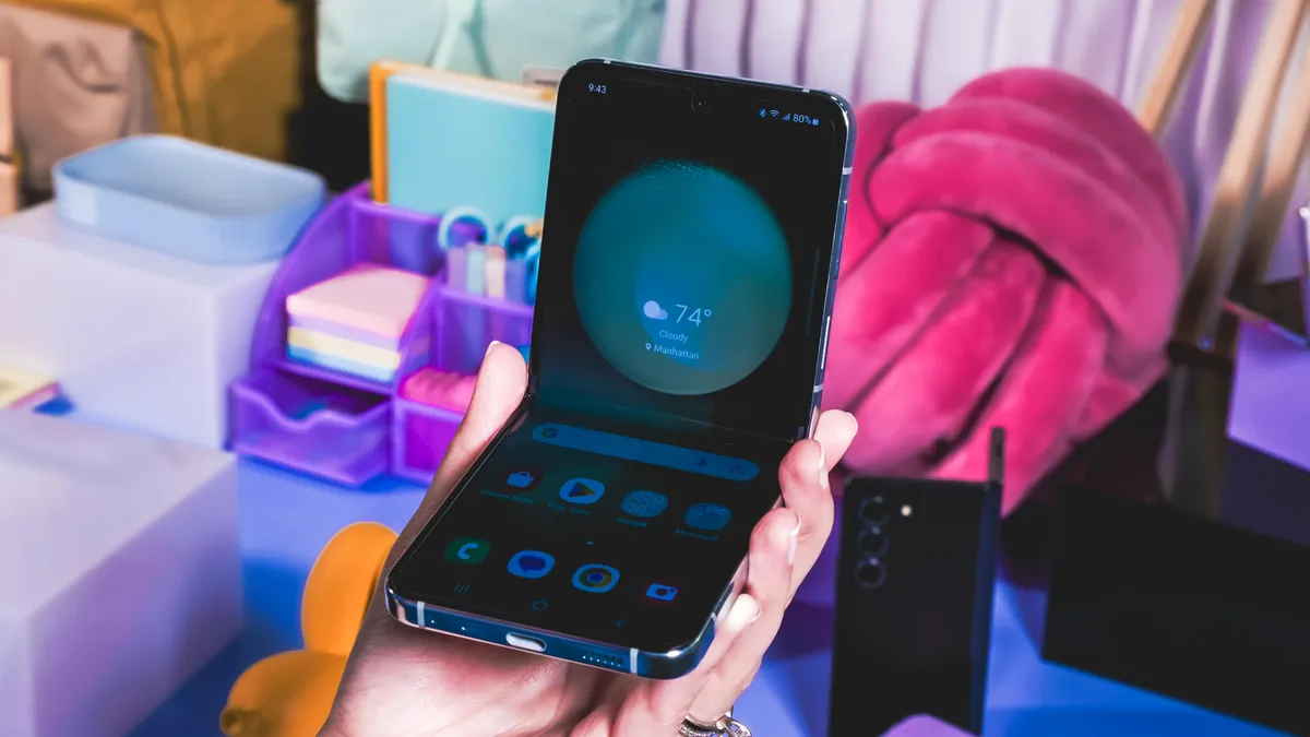 Samsung Galaxy Z Flip 5 İncelemesi: Önemli Olan Kapak Ekranıdır